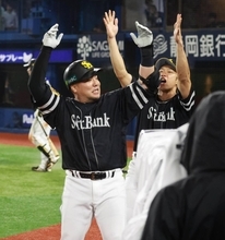 【日本シリーズ】ソフトバンク・山川穂高がお目覚め同点弾でどすこい！代打で超特大ソロ「打った瞬間でしたね」開幕前日に指導した王貞治会長もにっこり「楽なスイングで飛んでいたね」