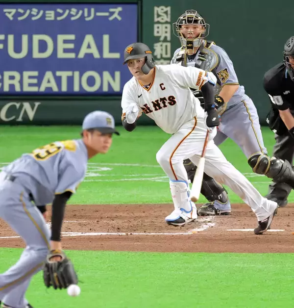 「【巨人】新主将・岸田行倫がチーム初安打　完全投球の阪神・高橋遥人から今季初ヒット」の画像