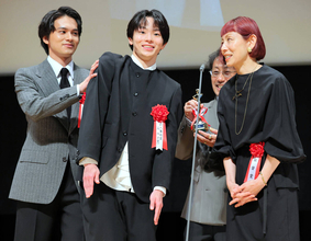 映画「愚か者の身分」が日本映画批評家大賞で４冠に輝く　主演・北村匠海は「作品の旅路のゴールとしてふさわしい賞」