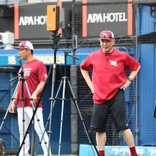 【楽天】 吉井理人新監督の初陣は古巣のロッテ戦　ロッテファンから拍手　タオルを持参するファンも