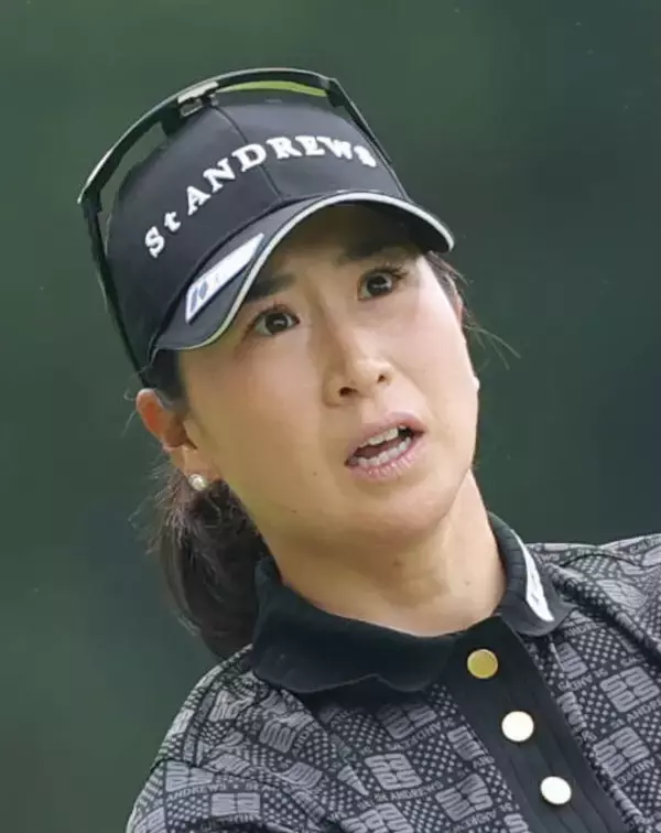 【女子ゴルフ】３６歳の木戸愛が前半３１で首位タイ浮上　ツアー史上最長ブランクの１４年ぶり優勝を目指す