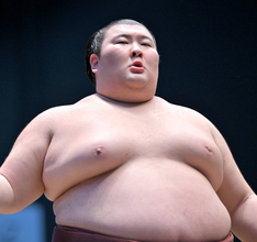 大関昇進を目指す熱海富士が３勝目　前日の負けを引きずらず　藤凌駕に勝つ