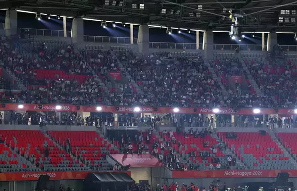 【アジア大会】閉会式がスタート　やっぱりガラガラ　開会式に続き空席目立つ