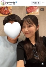 元Ｗ杯日本代表正ＧＫの美人妻　中１息子との仲良し肩組みショット「似てきましたね」「後ろ姿からもイケメン」元モデルの権田裕美さん