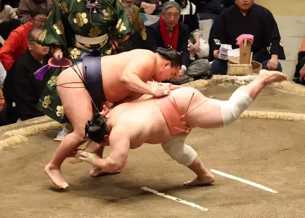 豊昇龍が３勝目　宇良に勝利…前日の敗戦引きずらず１敗守る