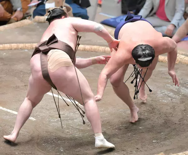 新入幕の羽出山が初日から８連敗で負け越し　東京・東村山市出身で志村けんさんに憧れ