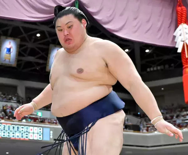 大の里が３敗に後退　前日は左肩に異変で黒星　この日は若元春に敗れ連敗