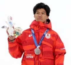 【五輪】スノボ銀メダルの木俣椋真…号泣して喜び分かち合った父・慎也さん「デカい舞台の方が強いのかも」