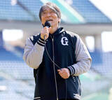「【巨人】松井秀喜臨時コーチがファンへあいさつ　Ｖ奪回へ「縁起を担ぎに今年来た」頼もしい言葉に大きな拍手」の画像1