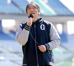 【巨人】松井秀喜臨時コーチがファンへあいさつ　Ｖ奪回へ「縁起を担ぎに今年来た」頼もしい言葉に大きな拍手