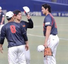 大谷翔平、侍ジャパン練習で約１０分間のキャッチボール　ＷＢＣは打者専念も投手調整は継続で“大忙し”…名古屋入り、即チーム合流