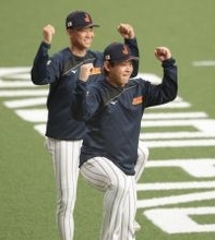 宮城大弥＆曽谷龍平が「執念ポーズ」　オリックス勢大活躍の試合を締める