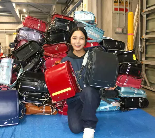 高梨沙羅が社会貢献活動を通して伝えたいこととは？　アフガニスタンの子どもたちに約８０００個のランドセルを寄贈