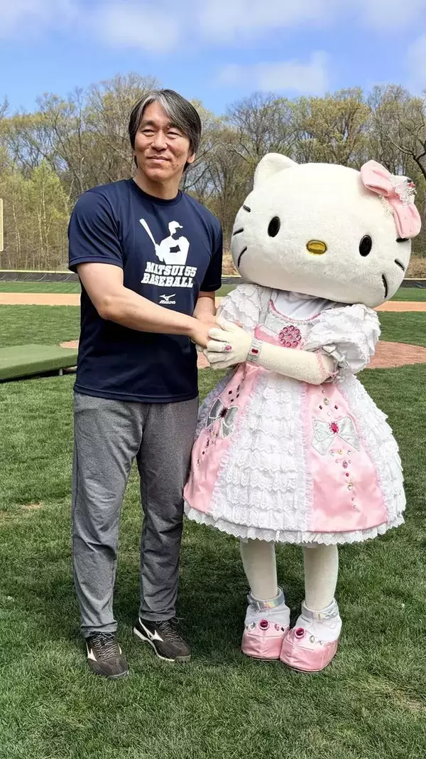 松井秀喜氏、同年代キティちゃんとの初コラボでハッスル　最後の２７スイング目で豪快アーチ