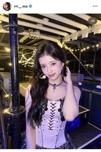 ＮｉｚｉＵ・リマ、ピンク×黒レースのミニワンピ姿でビジュ爆発「お目目きゅるきゅる」「美人過ぎ」「どこの国のプリンセスかと」