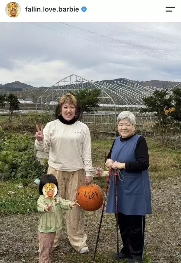 北海道に帰省中のバービー　親子３世代幸せショット「お母さん似てる」と話題
