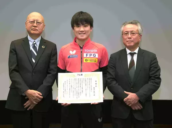 テレビ東京　「ＷＴＴファイナルズ」優勝の張本智和を特別表彰「世界卓球は金メダルを狙える」