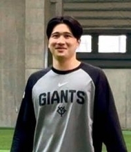 【巨人】泉口友汰「万全で戻ることが一番大事」リハビリ２日目は初屋外で汗「ありがたいですね」復帰願うファンに即席サイン会も