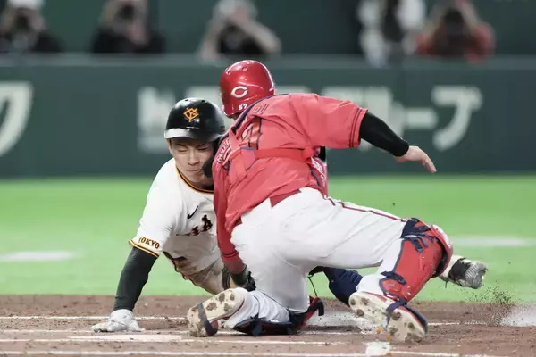 【巨人】平山功太ヘッスラ「神の手」で判定アウトからセーフに！球場大盛り上がり　神走塁で追加点　遊ゴロで先制点も