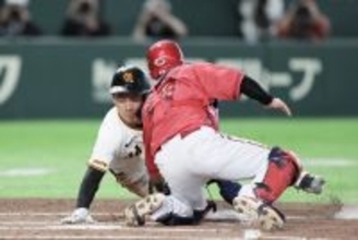 【巨人】平山功太ヘッスラ「神の手」で判定アウトからセーフに！球場大盛り上がり　神走塁で追加点　遊ゴロで先制点も