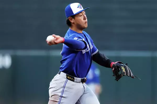 岡本和真、２試合連発ならずノーヒット　“ダブル失策”に３戦連続死球の珍現象も　ブルージェイズは３連勝で借金完済まで「１」