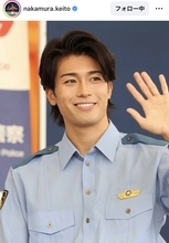 「眩しい」「イケメン過ぎる」Ｗ杯日本代表・中村敬斗　警察官の制服姿にメロメロ「顔面強すぎて」「ハンサム」