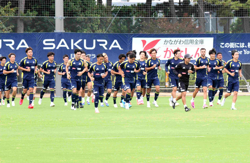 横浜ＦＭ、“６万人開幕”濃厚の鹿島戦へ全体練習　チームスローガンは「Ａｌｌ　Ｈａｎｄｓ　ｏｎ　Ｄｅｃｋ！　―　総員甲板へ！」に決定