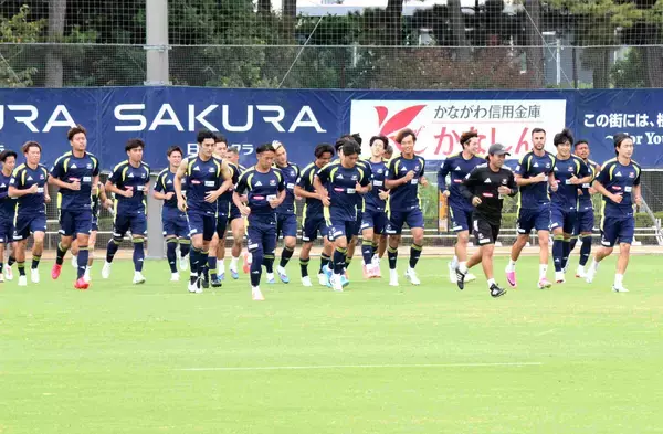 横浜ＦＭ、“６万人開幕”濃厚の鹿島戦へ全体練習　チームスローガンは「Ａｌｌ　Ｈａｎｄｓ　ｏｎ　Ｄｅｃｋ！　―　総員甲板へ！」に決定