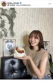 「「奇跡の３２歳」神部美咲、ノースリ姿の誕生日ショット「ずっと変わらずキレイ」「チャーミング」「うっとり」」の画像1