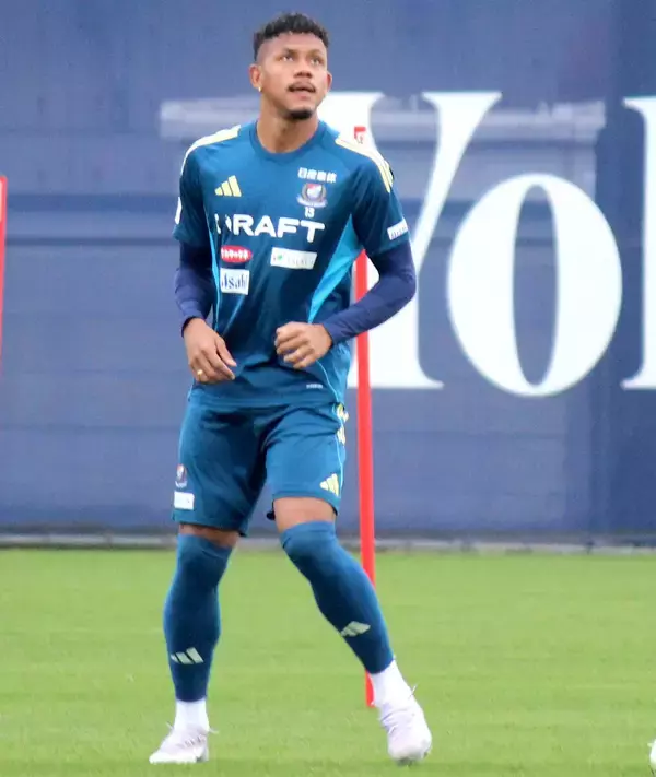 横浜ＦＭの守備の要・キニョーネスが鹿島封じを誓う「自分たちのサッカーをやって結果を残したい」出場停止明けで復帰へ