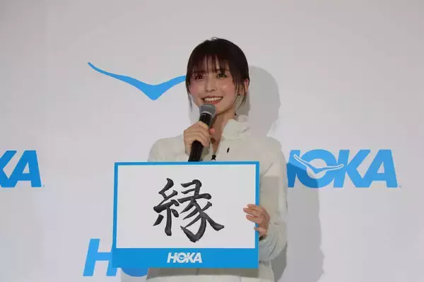 芸歴１０年の長濱ねる「積み重ねたものを振り返る１年」達筆ぶりを披露