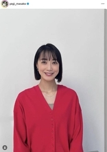 テレ朝・八木麻紗子アナ、赤カーディガン×ブラウンスカートのコーデが「お美しい」「可愛いー」「クリスマスっぽい」