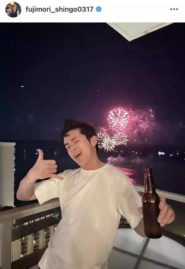 藤森慎吾、ハワイで親子ショット！ベビーカー押す姿に「チャラ男がんばれー！」「頑張ってるね」…２４年に１５歳差婚