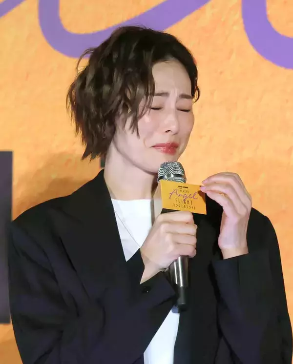 米倉涼子　薬物騒動後初、約半年ぶり公の場に記者５０人以上で厳戒態勢　「エンジェルフライト」完成披露舞台あいさつ