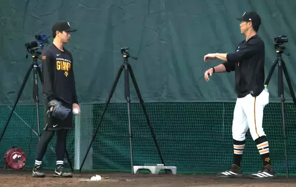 巨人・内海コーチが”秒”で解決　体の開きに悩んでいたドラ３・山城「いけそう」