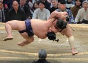 若元春、豪快なうっちゃりで逆転勝ちも反省「本来の相撲じゃない」