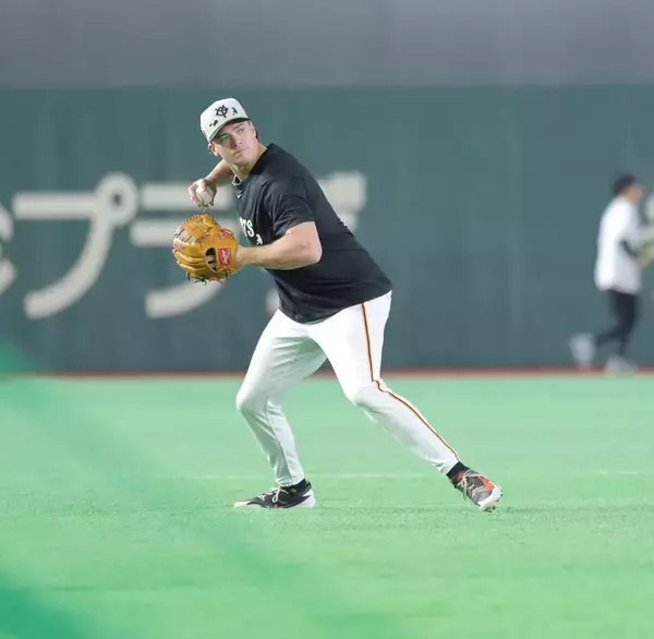 「【巨人】打線のテコ入れはあるのか…三塁でダルベックが入念に動きチェック　２試合連続１点からの脱却へ」の画像