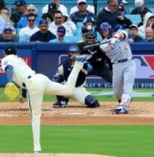 鈴木誠也、圧巻の５戦４発　佐々木朗希撃ち豪快先制弾でドジャースタジアム騒然　特大１２３ｍアーチ…チームは絶好調１０連勝中