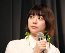 山下リオ「沢山の方に来ていただき嬉しいです」撮影から２年、念願の公開に歓喜　フラミンゴ色のパンプス姿で登壇