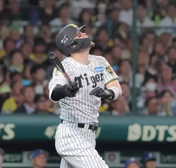 【阪神】バットへし折られた…佐藤輝明が難敵相手にＣＳでも大苦戦　ＤｅＮＡ・平良拳太郎に空振り三振＆遊飛　レギュラーシーズンは７三振を含む１３打数無安打