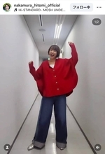 中村仁美アナ「元気がでる色で」！赤い「ムササビみたい」な衣装ショットを披露