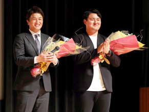 高橋由伸氏と佐々木麟太郎が夢の共演「由伸さんは恩師。私の人生を支えていただいた」ドラフト指名後初の公の場