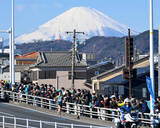 「【箱根駅伝】青学大がリードを守り９区へ　塩出翔太「狙っていった」７年ぶりに区間記録更新　先輩・下田裕太に並ぶ」の画像1