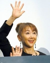 東ちづる「主役級の女優５人集まると、こわい空気じゃないか不安で。実際は…」家政婦演じたサスペンス映画が公開