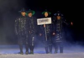 【五輪開会式】ブラジル選手団は高級ブランド「モンクレール」のダウンに身を包んで登場…各国選手団入場