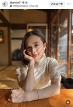 安倍乙、半袖ニット姿で「お茶でも飲んでゆっくり」のんびりショットに「上品で優雅」「キレイな顔立ち」「ほれてまうやろー 」