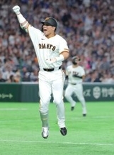 【番記者Ｇ戦記】重い扉をこじ開けた勝負の代走２連発　足で揺さぶり大城卓三が値千金の代打逆転３ラン