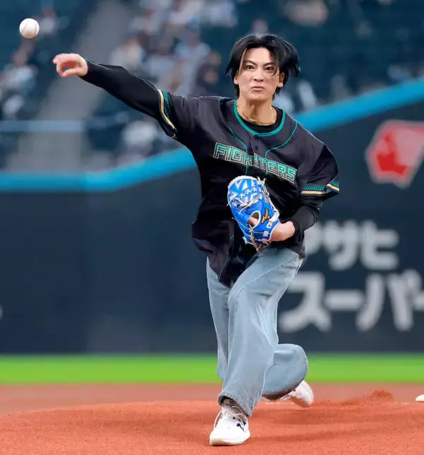 【日本ハム】東海大四野球部出身、２人組男性歌謡グループ「風輪」翔司がファーストピッチ「監督さんに感謝しています」