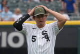 「村上宗隆も大興奮！ホワイトソックス延長逆転サヨナラ勝ち…鈴木誠也のカブスとシカゴ対決で二塁打＆併殺阻止激走　送球捕れず悔しさも」の画像1