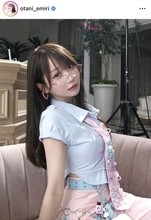 イコラブ・大谷映美里、メガネ姿の“お姉さん”ショット「最強すぎて倒れそう」「まじで神」